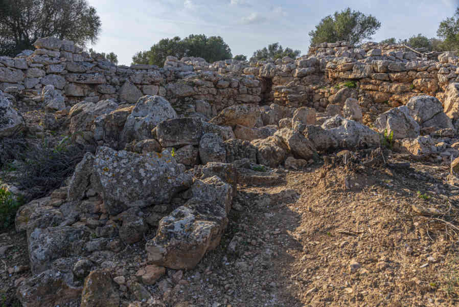 Mallorca - Llucmajor 46 - poblado prehistórico de Capocorb Vell.jpg